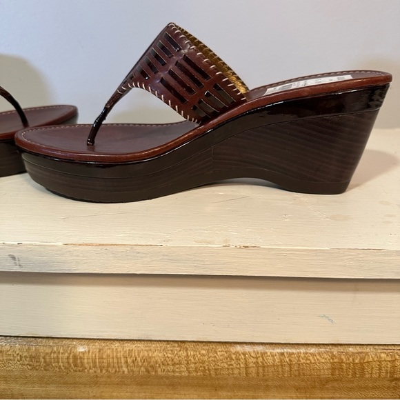 Cole Haan Women\'s Brown Wedge Sandals Toe Thong NWT 8.5B Broad